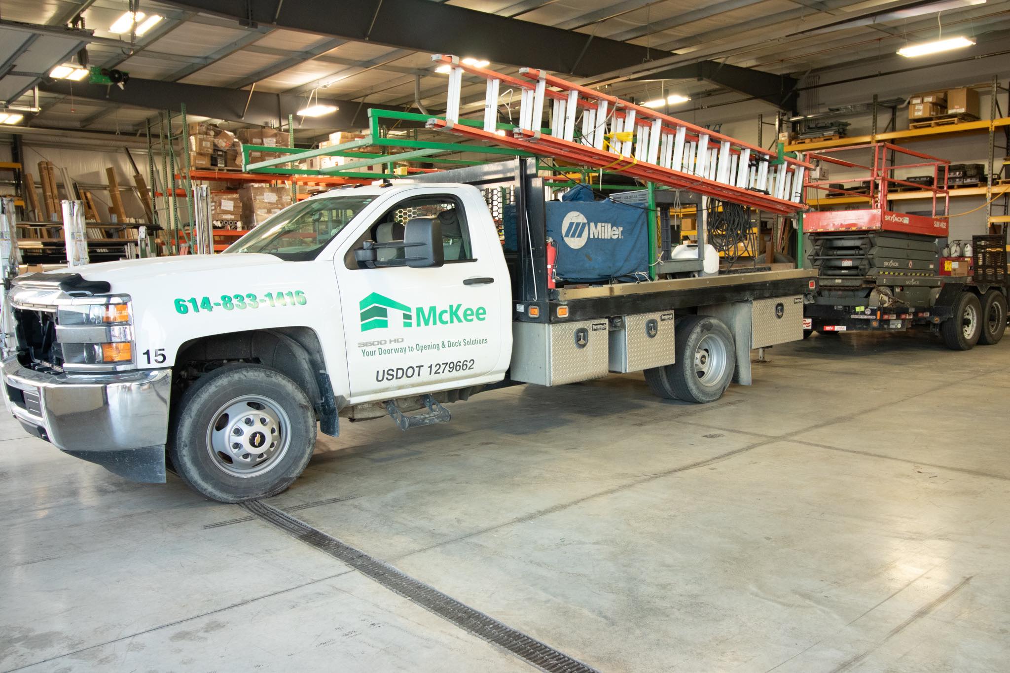 mckee-loading-dock-and-door-service-truck-with-equipment